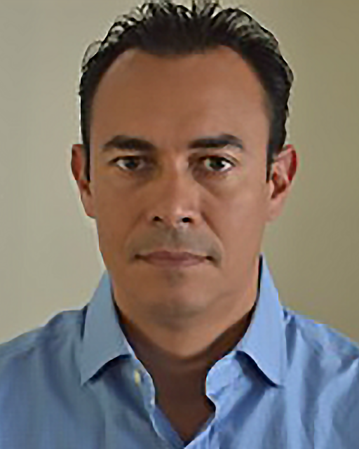 Alvaro Gil headshot