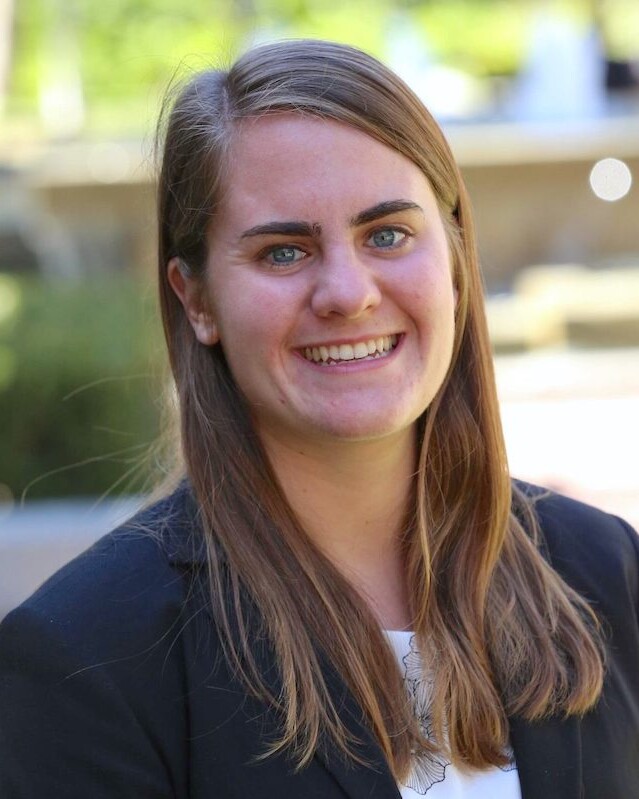 Emily Pereira headshot
