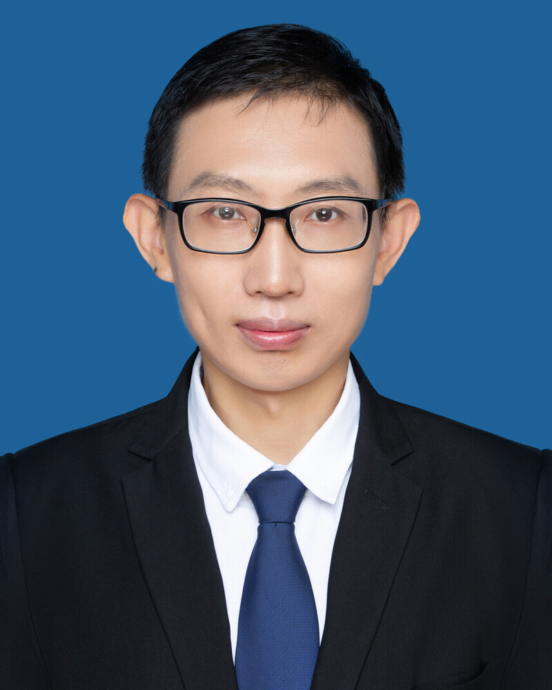 Shuai Liu headshot