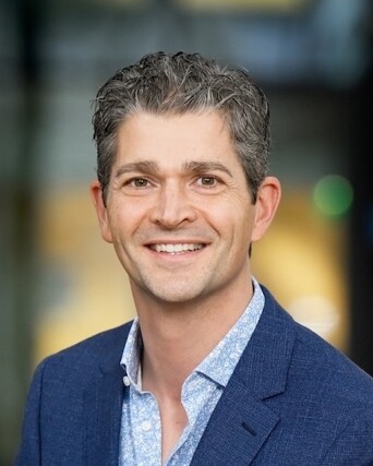Tom Oomen headshot