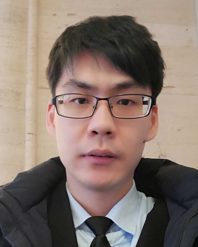 Zhe Xu headshot